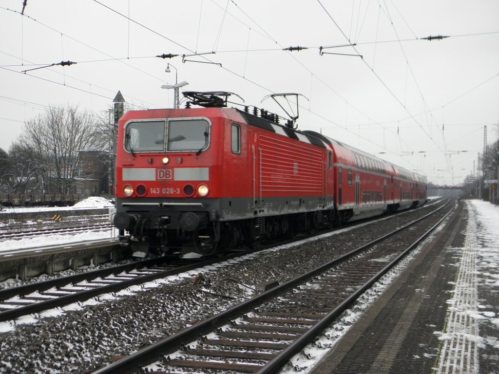 DB 143 026-3 mit dem RB27 in Beuel am 14.12.10