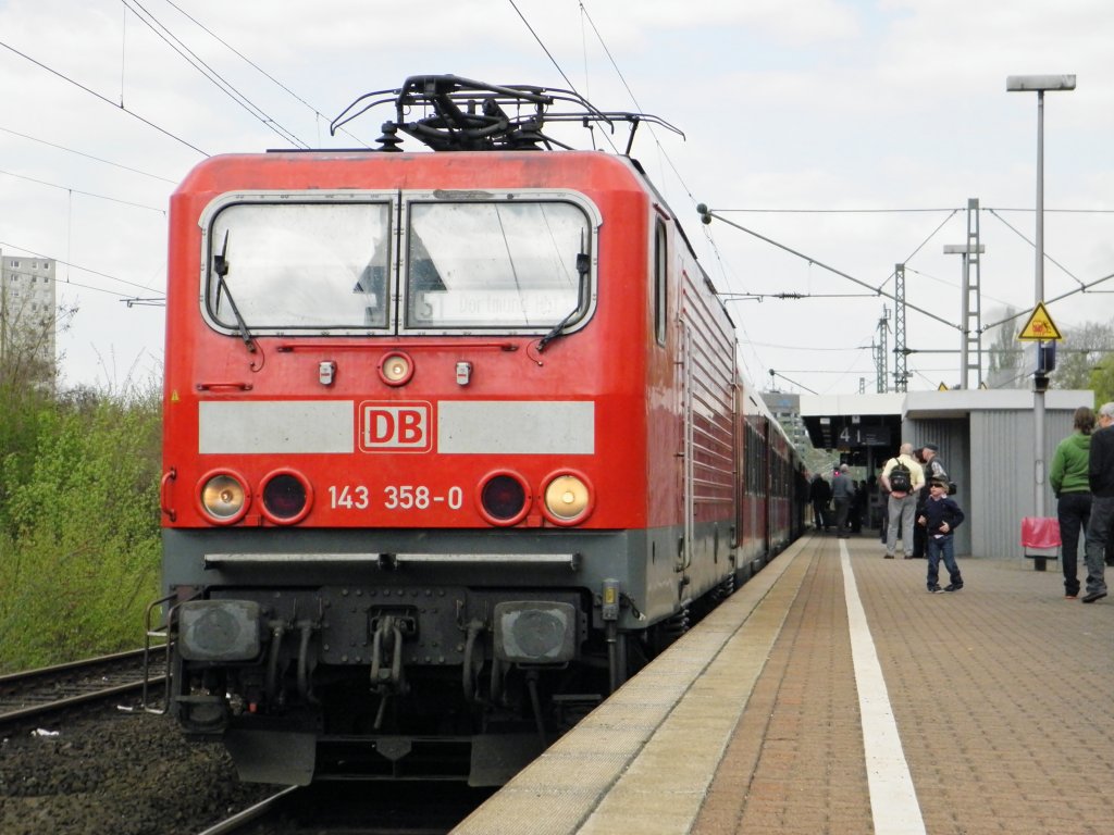 DB 143 358-0 mit der S1 nach Dortmund Hbf am 16.4.2011 in Essen Steele