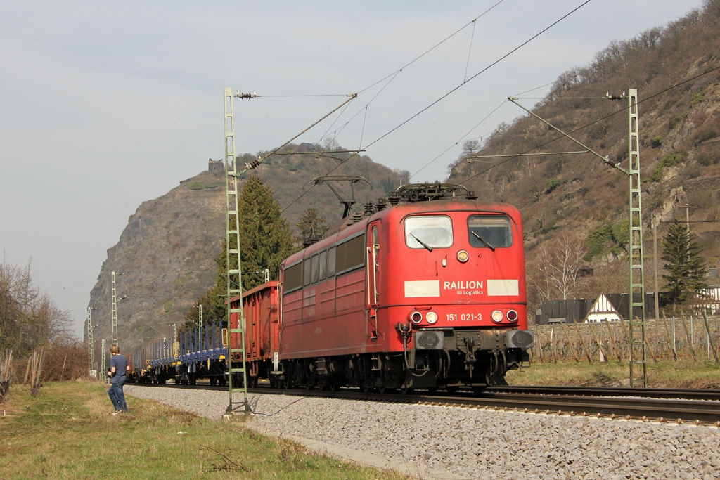 DB Railion 151 021-3 in Leutesdorf am 17.3.2012