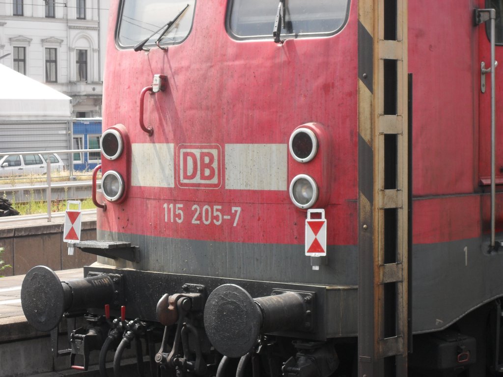 Die Scheinwerfer der 115 205-7.