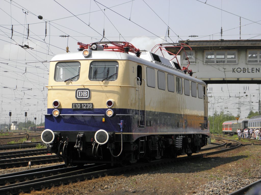 E10 1239 auf der Lokparade in Koblenz-L�tzel am 21.5.2011