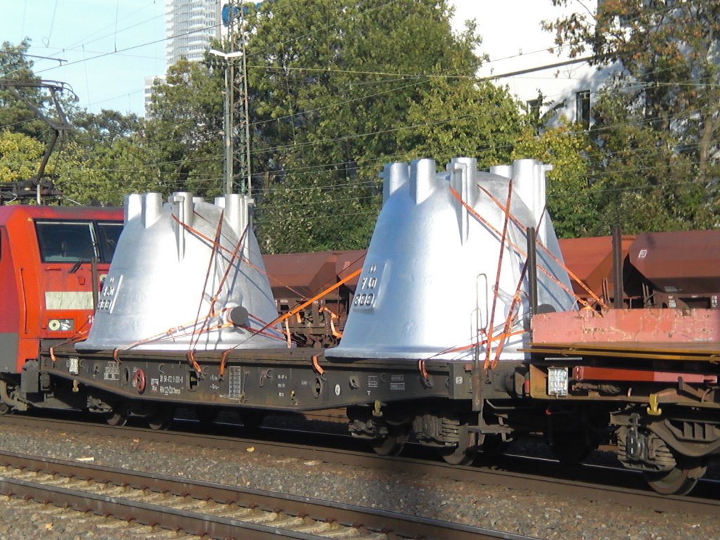 Ein Flachbodenwagen mit einer sehr sch�nen Ladung vor einer 189 in K�ln-West.