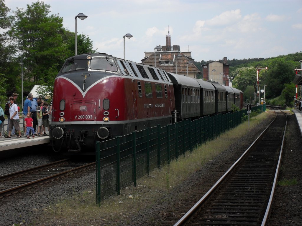 Eine V200 von der Museumseisenbahn Hamm steht im Bahnhof Witterschlick zum Anlass  130 Jahre Bahnhof Witterschlick  am 6.6.10