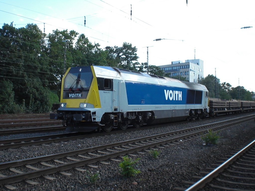 Maxima 40c in K�ln-Wets vor einem Gleiszug.