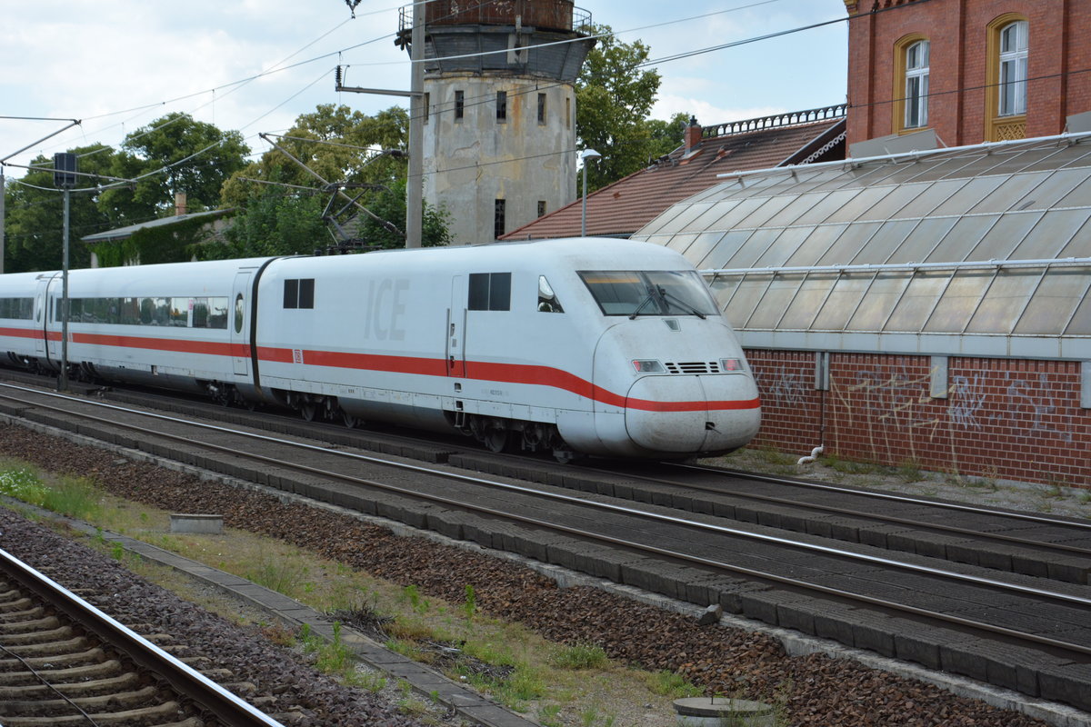 -Nachschuss- Am 26.06.2016 wurde der Tz 208 (Bonn) und Tz 212 (Potsdam) bei der Durchfahrt in Rathenow gesichtet. Der Tz 208 ist auf dem Weg nach Düsseldorf (ICE 848) und der Tz 212 ist auf dem Weg nach Köln (ICE 858).