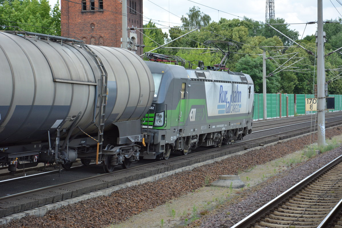-Nachschuss- Am 26.06.2016 zeiht diese BR 193 (91 80 6193 832-3) einen Güterzug in Richtung Berlin. Aufgenommen bei der Durchfahrt Rathenow. 