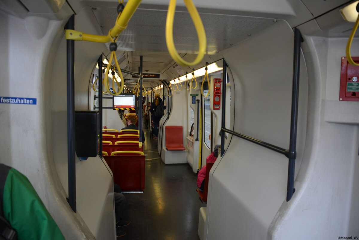 03.10.2019 | Österreich - Wien | Straßenbahn Typ  Ulf  Nummer  669  |