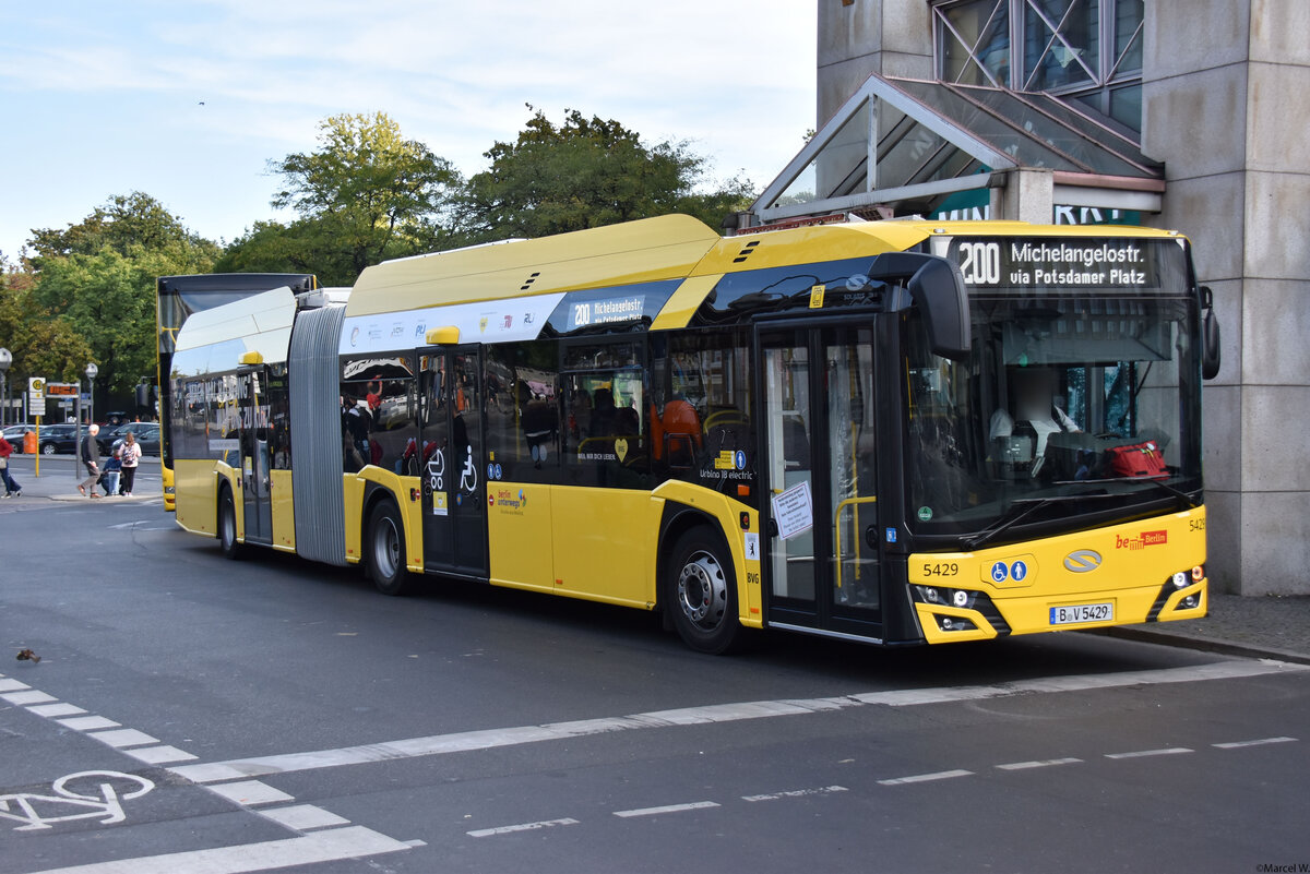 03.10.2020 | Berlin - Zoologischer Garten | BVG | B-V 5429 | Solaris Urbino 18 electric  | 