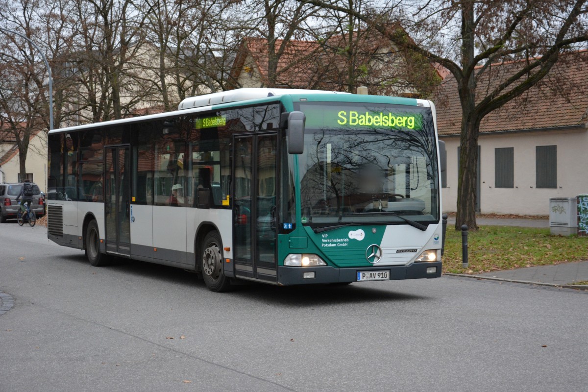 15.12.2014 Potsdam Karl-Liebknecht-Straße, Aufgenommen wurde P-AV 910 auf der neuen Linie 616 zum S-Bahnhof Babelsberg. 