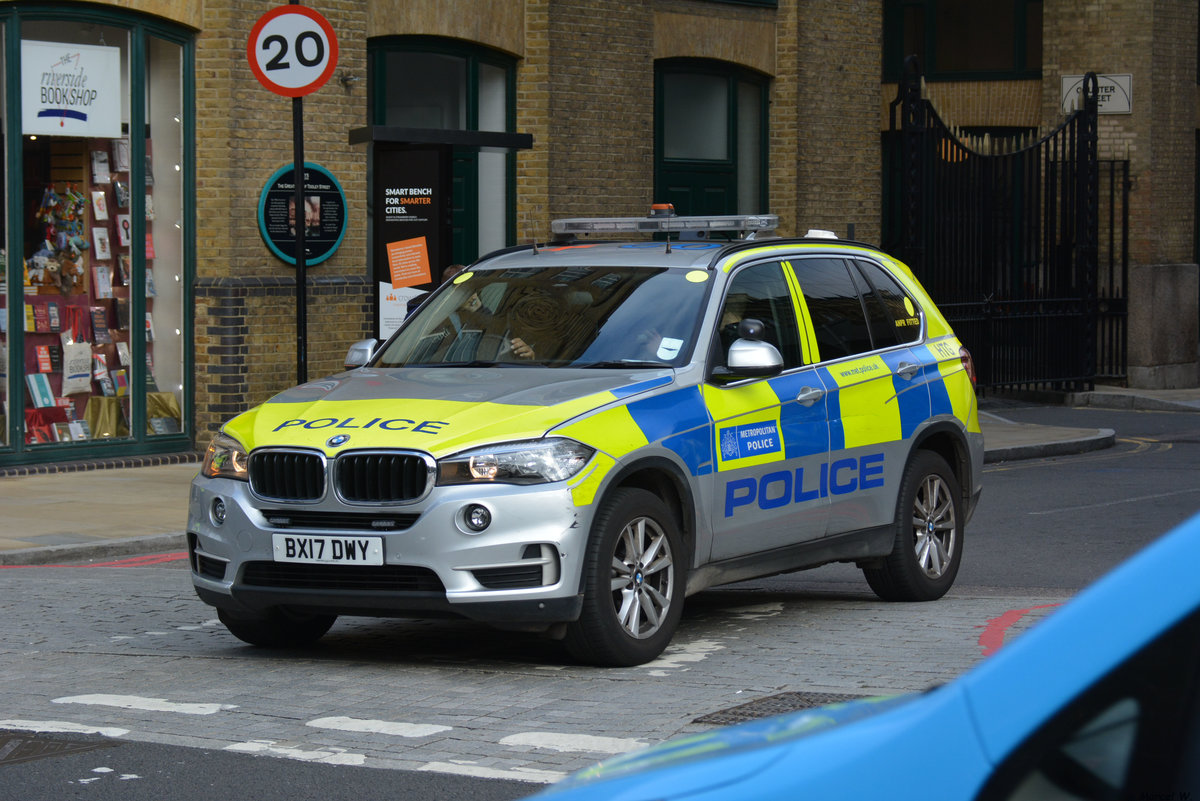 24.10.2018 / London Battle Bridge Lane / BMW X5 Polizei / BXI7 DWY.