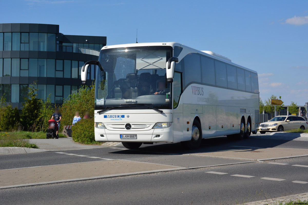 28.04.2018 | Brandenburg - Schönefeld (ILA) | Mercedes Benz Tourismo | VIP Bus Connection GmbH & Co. KG | B-KM 8887 |