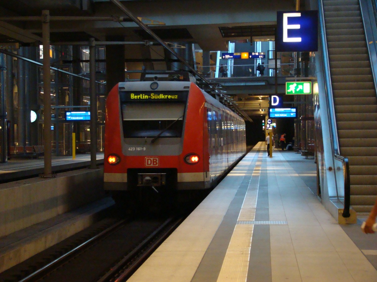 423 161-9 (S-Bahn Stuttgart) fährt am 30.07.2009 zwischen Berlin Gesundbrunnen und Berlin Südkreuz als S21.