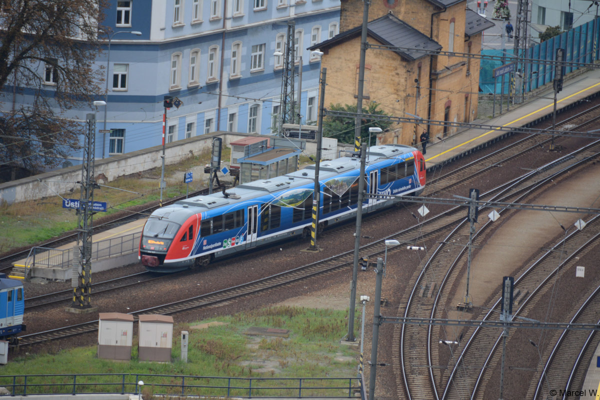 642 037 fährt am 24.09.2017 gerade in den Hauptbahnhof in Usti nad Labem ein. 