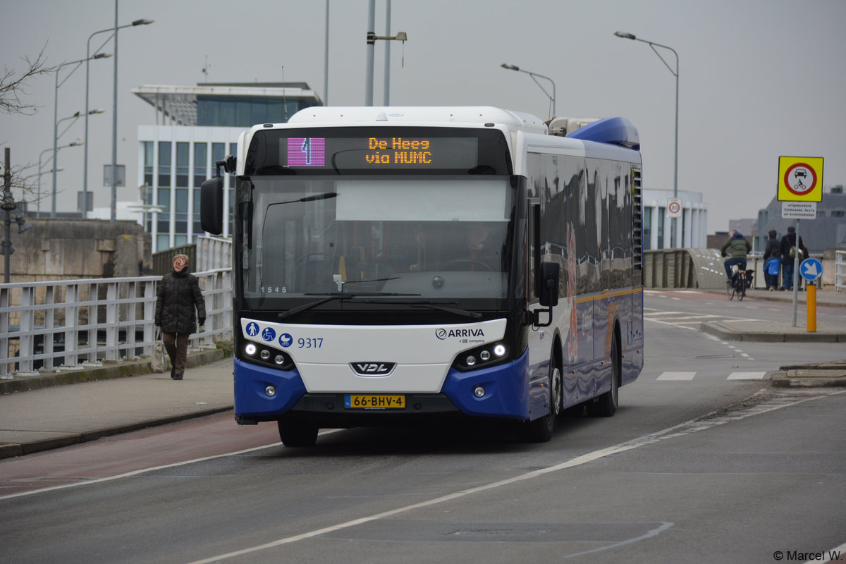 66-BHV-4 fährt am 06.02.2018 auf der Linie 1 durch Maastricht. Aufgenommen wurde ein VDL Citea. 