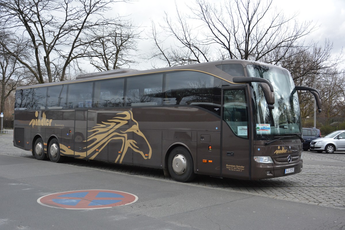 A-S 9292 steht am 01.04.2015 auf dem Hardenbergplatz in Berlin. Aufgenommen wurde ein Mercedes Benz Tourismo. 