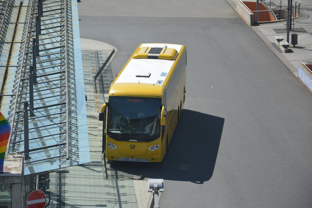 AC-PB 3300 steht am 20.04.2016 am Bahnhof Montabaur. Aufgenommen wurde ein Scania OmniExpress. 