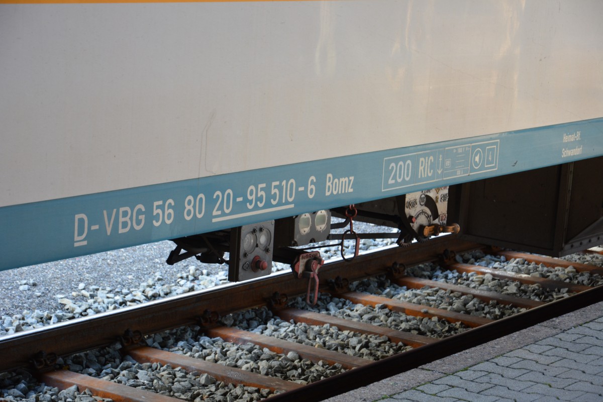 Alex Bomz Wagen. (D-VBG (56 80 20-95 510-6)). Aufgenommen am 06.10.2015 im Hauptbahnhof Lindau.