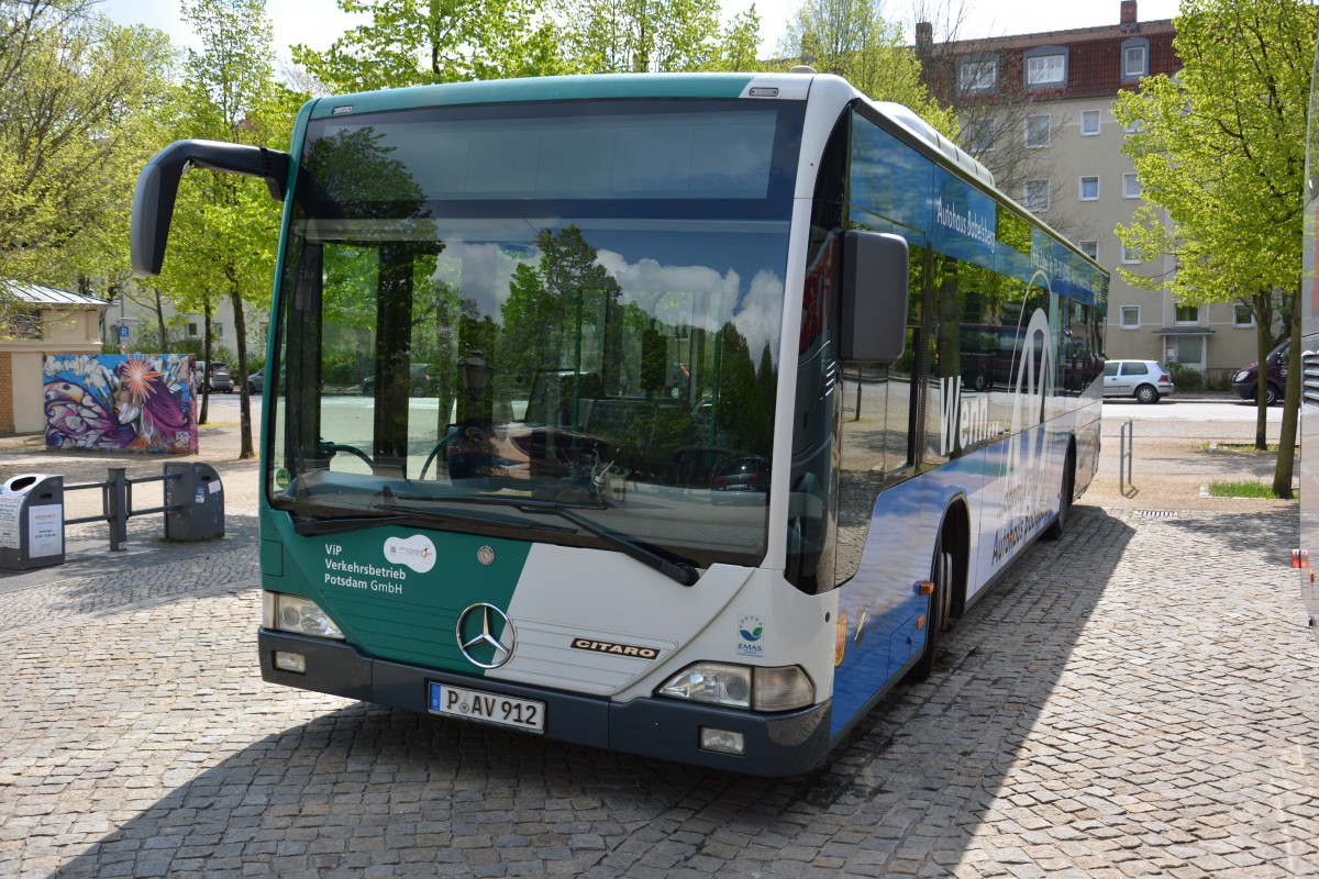 Am 01.05.2015 steht P-AV 912 auf dem Bassinplatz in Potsdam. Aufgenommen wurde ein Mercedes Benz Citaro.
