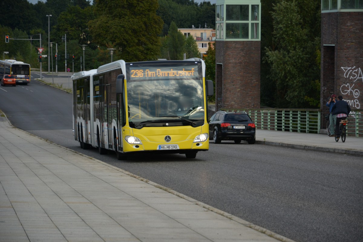Am 03.09.2015 wird MA-MB 190 auf der Buslinie 236 getestet. Aufgenommen wurde ein Mercedes Benz O530 CapaCity L (Berlin Spandauer-See-Brücke).
