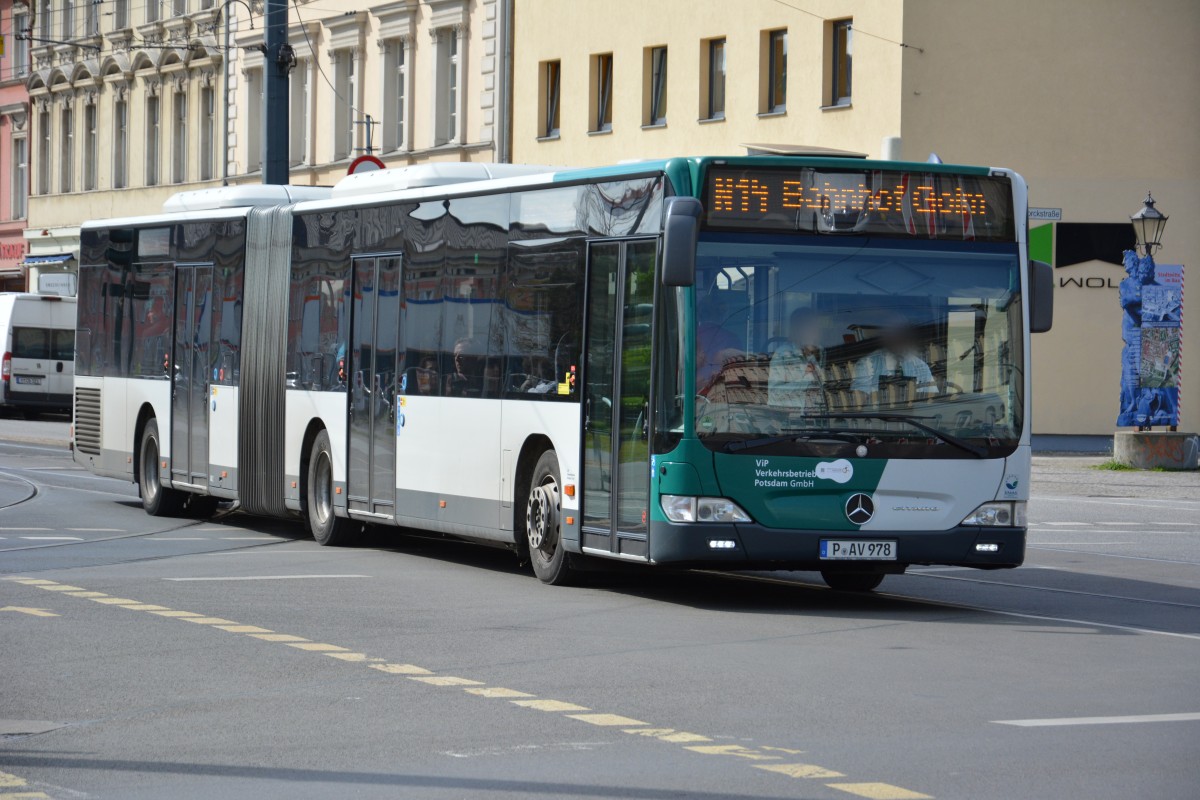 Am 04.05.2015 fährt P-AV 978 (Mercedes Benz Citaro Facelift) auf der Linie N14 nach Bahnhof Golm. Aufgenommen am Platz der Einheit in Potsdam. 