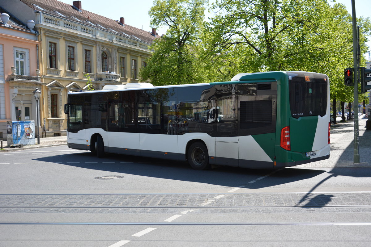 Am 05.05.2016 fhrt P-AC 134 auf der Linie 692 zum Klinikum in Potsdam. Aufgenommen wurde ein Mercedes Benz Citaro II, Potsdam Charlottenstrae.