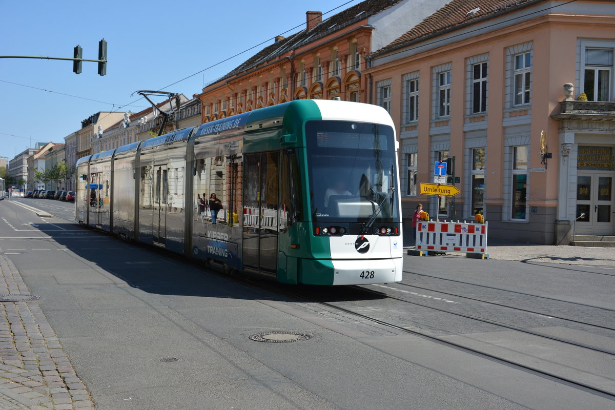 Am 05.05.2016 fährt diese Variobahn  428  auf der Linie 91. Aufgenommen in der Charlottenstraße in Potsdam.