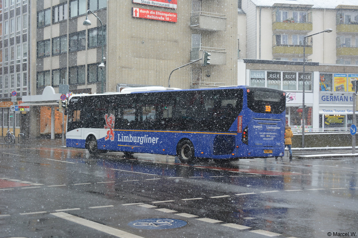 Am 06.02.2018 ist 95-BHT-7 auf der Linie 350 in Aachen unterwegs. Aufgenommen wurde ein Volvo 8900.