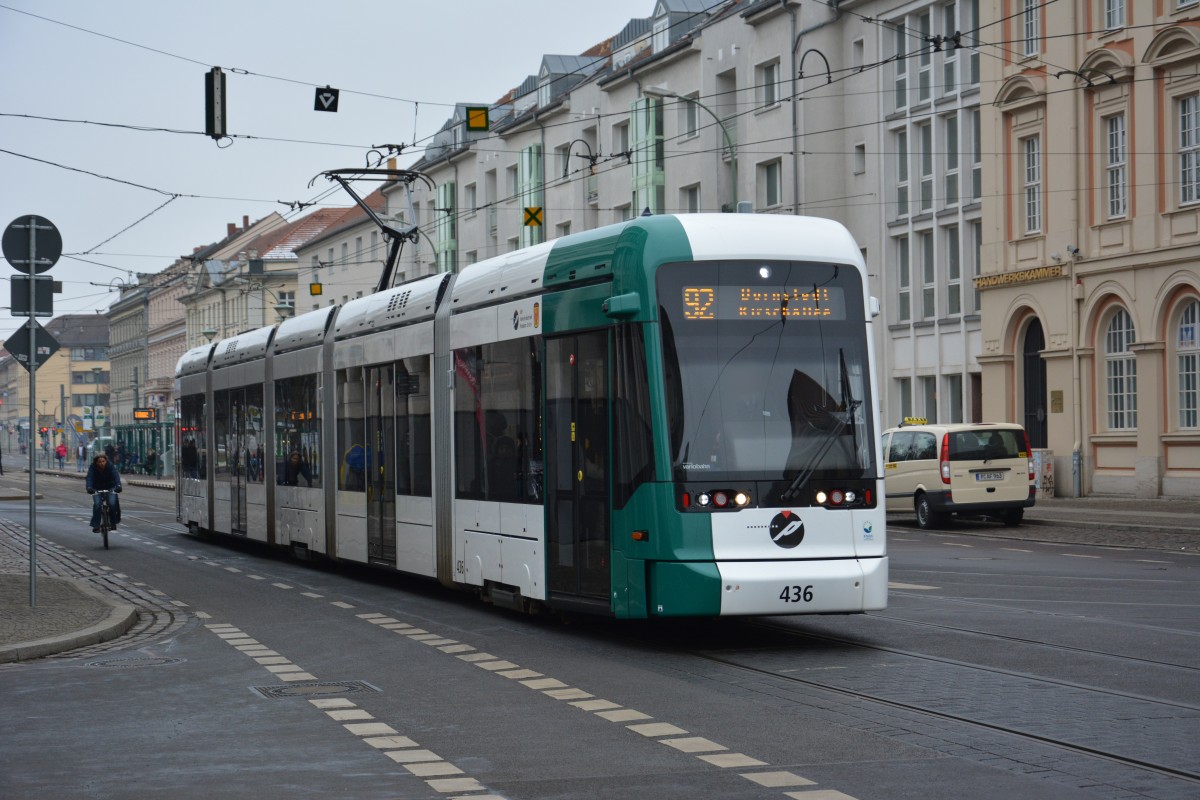 Am 07.02.2015 fährt die Vario Bahn  436  auf der Linie 92 nach Bornstedt. Nächster Halt, Potsdam Brandenburger Straße. 