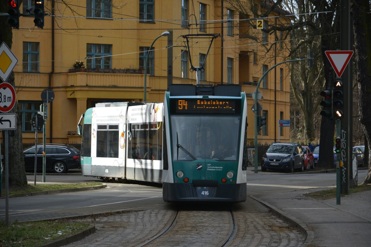 Am 08.02.2015 fährt diese Siemens Combino  416 Offenbach  auf der Linie 94. Aufgenommen an der Haltestelle Potsdam Schloß Charlottenhof. 