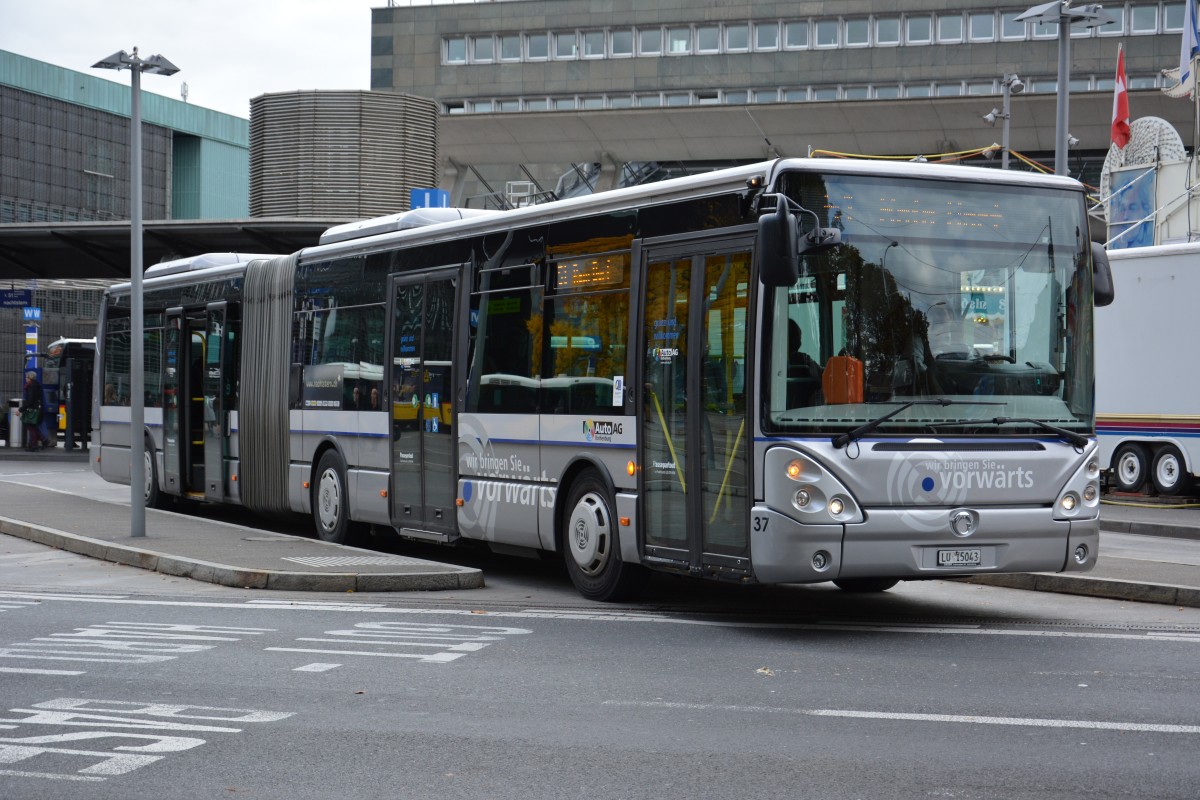 Am 08.10.2015 fährt LU-15043 auf der Linie 41. Aufgenommen wurde ein Irisbus Citelis / Luzern Bahnhof.