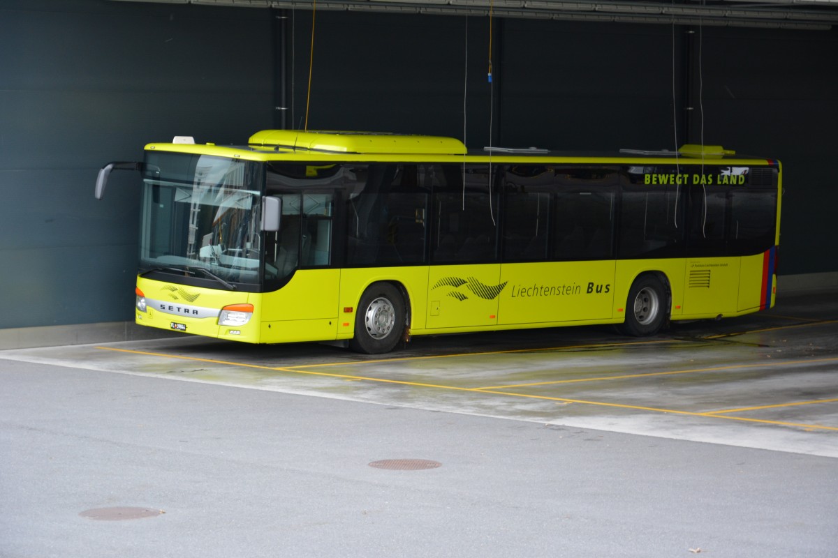 Am 08.10.2015 steht FL-39844 (Setra S 415 NF) auf dem Betriebshof. Aufgenommen in der Wuhrstrasse in Vaduz,Liechtenstein.