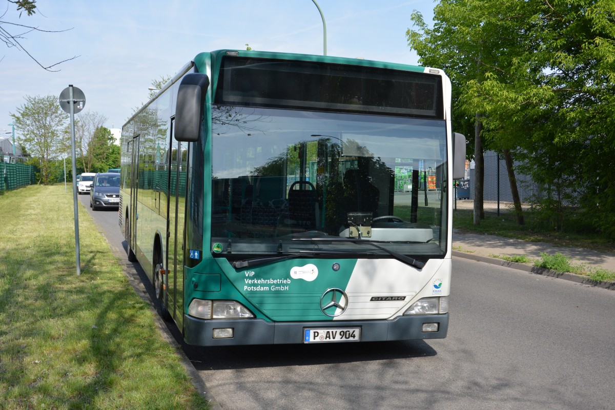Am 09.05.2015 ist P-AV 904 Streik bedingt an der Orenstein-&-Koppel-Straße in Potsdam abgestellt. Aufgenommen wurde ein Mercedes Benz Citaro. 