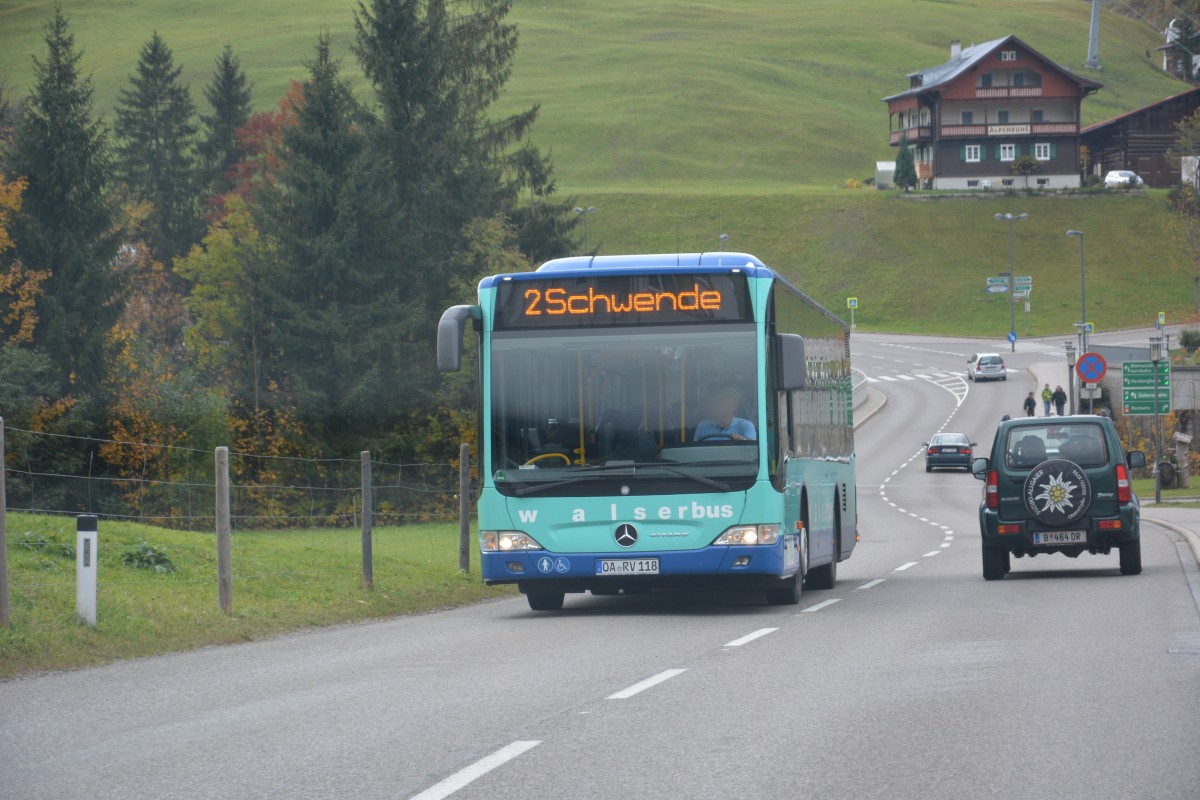Am 11.10.2015 kommt mir OA-RV 118 auf der Österreichischen Seite der Linie 2 entgegen. Aufgenommen wurde ein Mercedes Benz Citaro Facelift / RVA.