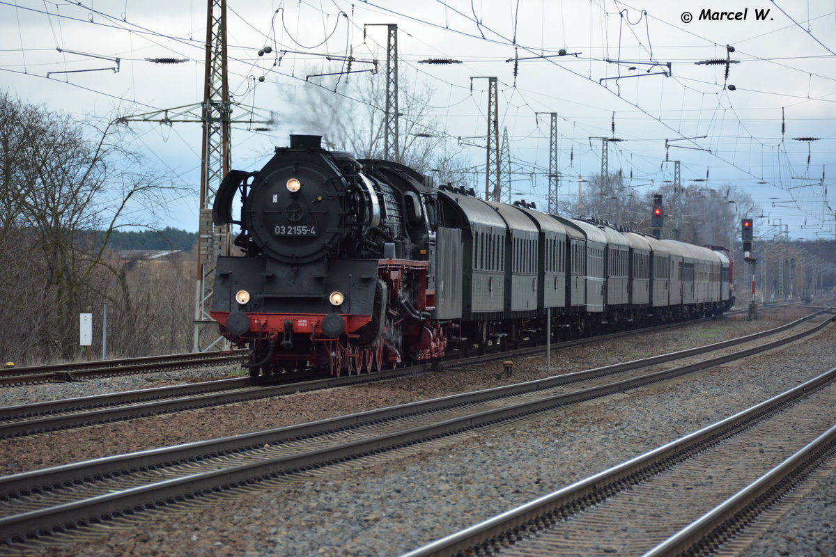 Am 11.12.2016 zieht diese BR 03 (03 2155-4) einen Sonderzug nach Potsdam. Aufgenommen bei der Durchfahrt Bahnhof Saarmund. 