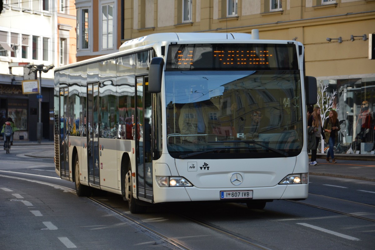 Am 12.10.2015 fährt I-607IVB auf der Linie M. Aufgenommen wurde ein Mercedes Benz Citaro Facelift / Innenstadt Innsbruck. 