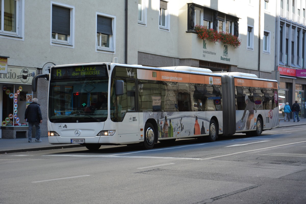 Am 12.10.2015 fährt I-835IVB auf der Linie R durch Innsbruck. Aufgenommen wurde ein Mercedes Benz Citaro G Facelift.
