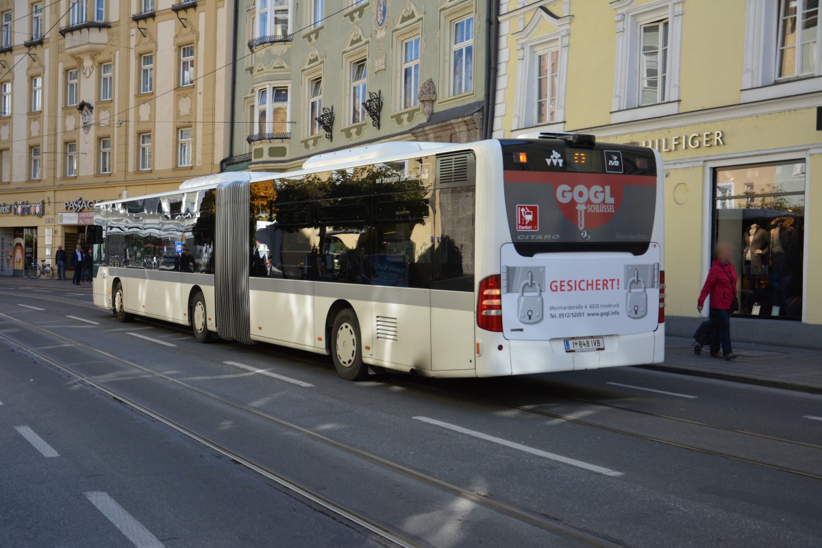 Am 12.10.2015 fährt I-848IVB auf der Linie M. Aufgenommen wurde ein Mercedes Benz Citaro G Facelift / Innenstadt Innsbruck.
