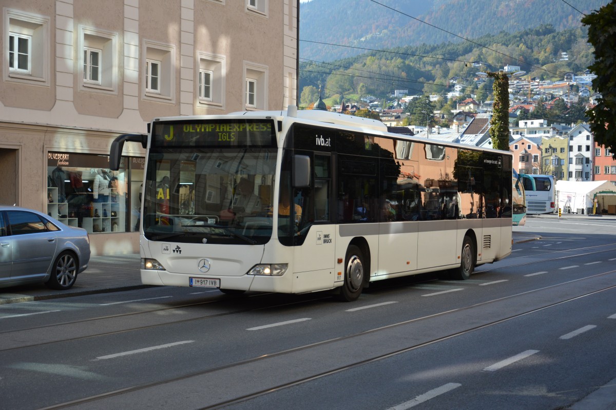 Am 12.10.2015 fährt I-917IVB auf der Linie J. Aufgenommen wurde ein Mercedes Benz Citaro Facelift / Innsbruck Marktplatz. 