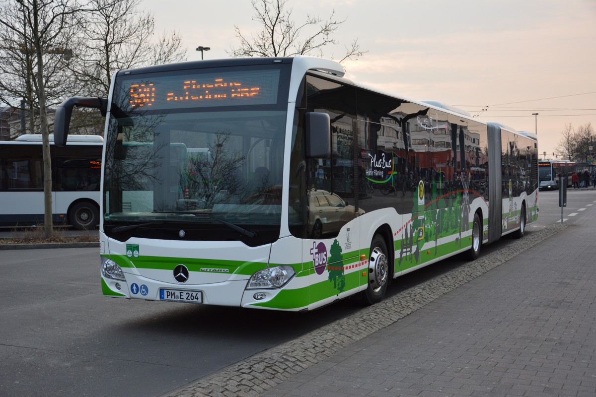 Am 13.03.2015 steht PM-E 264 am Hauptbahnhof in Potsdam. Aufgenommen wurde ein Mercedes Benz Citaro C2 GÜ.
