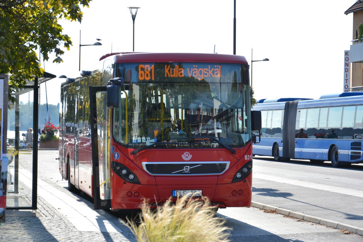 Am 13.09.2014 steht DLE 380 (Volvo 8900) an der Endhaltestelle in Vaxholm.