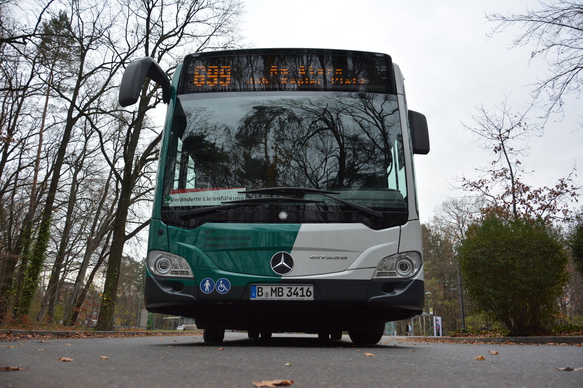 Am 13.11.2015 fährt B-MB 3416  920  auf der Linie 699. Aufgenommen wurde ein Mercedes Benz Citaro der 2. Generation / Potsdam, Bahnhof Rehbrücke.
