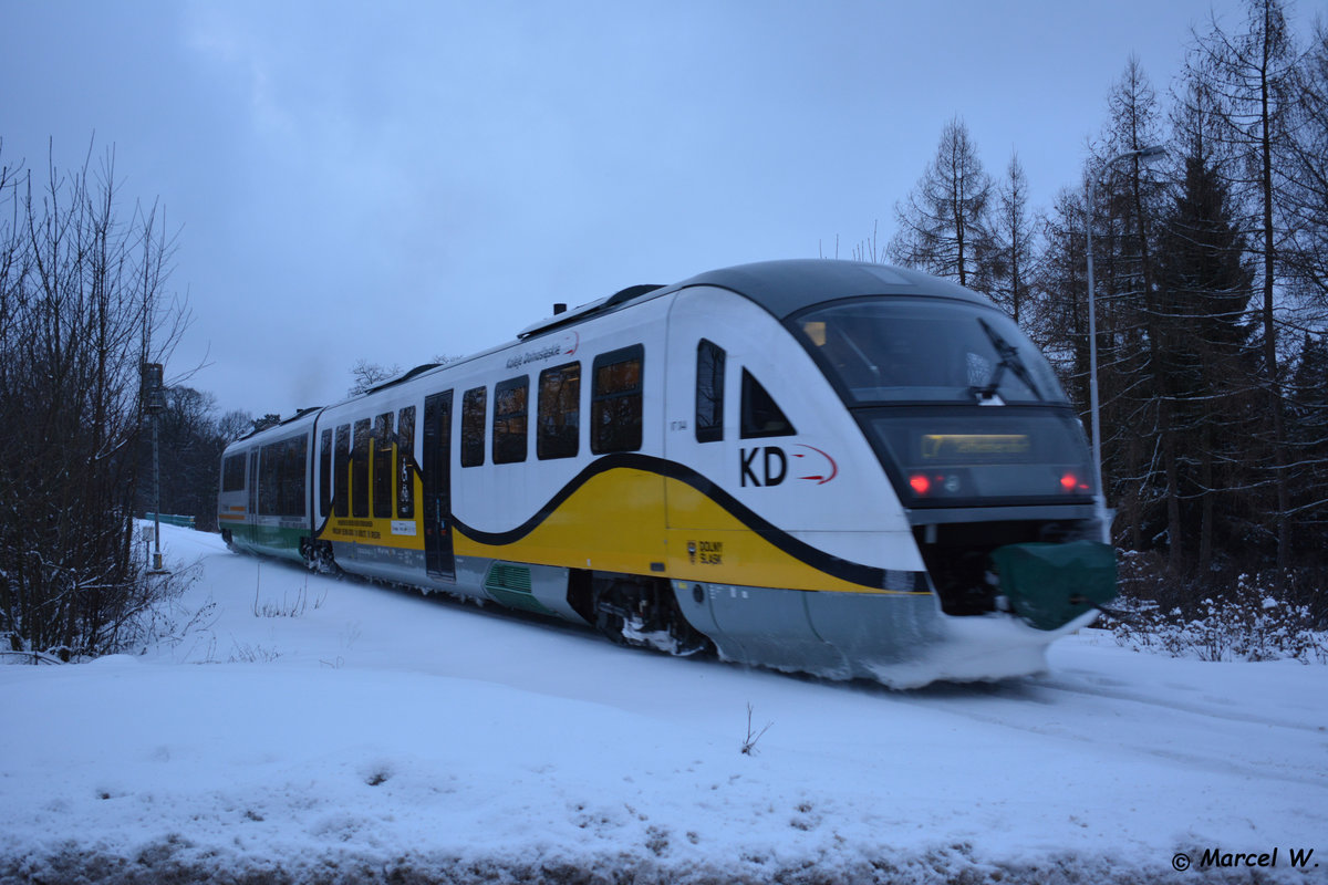 Am 14.01.2017 fährt diese BR 642 auf der Linie L7 Richtung Zittau. Aufgenommen im Bahnhof Großschönau in Sachsen.
