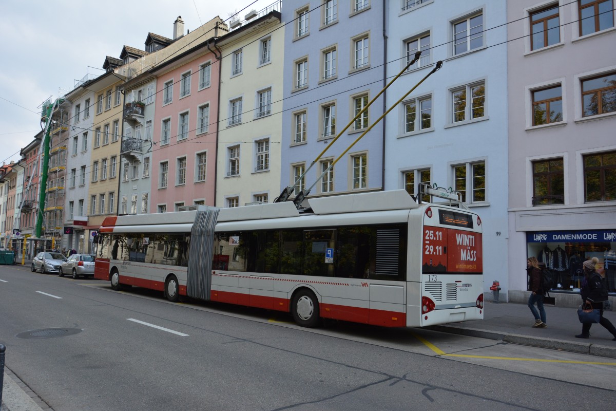 Am 14.10.2015 fährt dieser Solaris Urbino Trollino  173  auf der Linie 1. Aufgenommen in Winterthur Stadthausstrasse.
