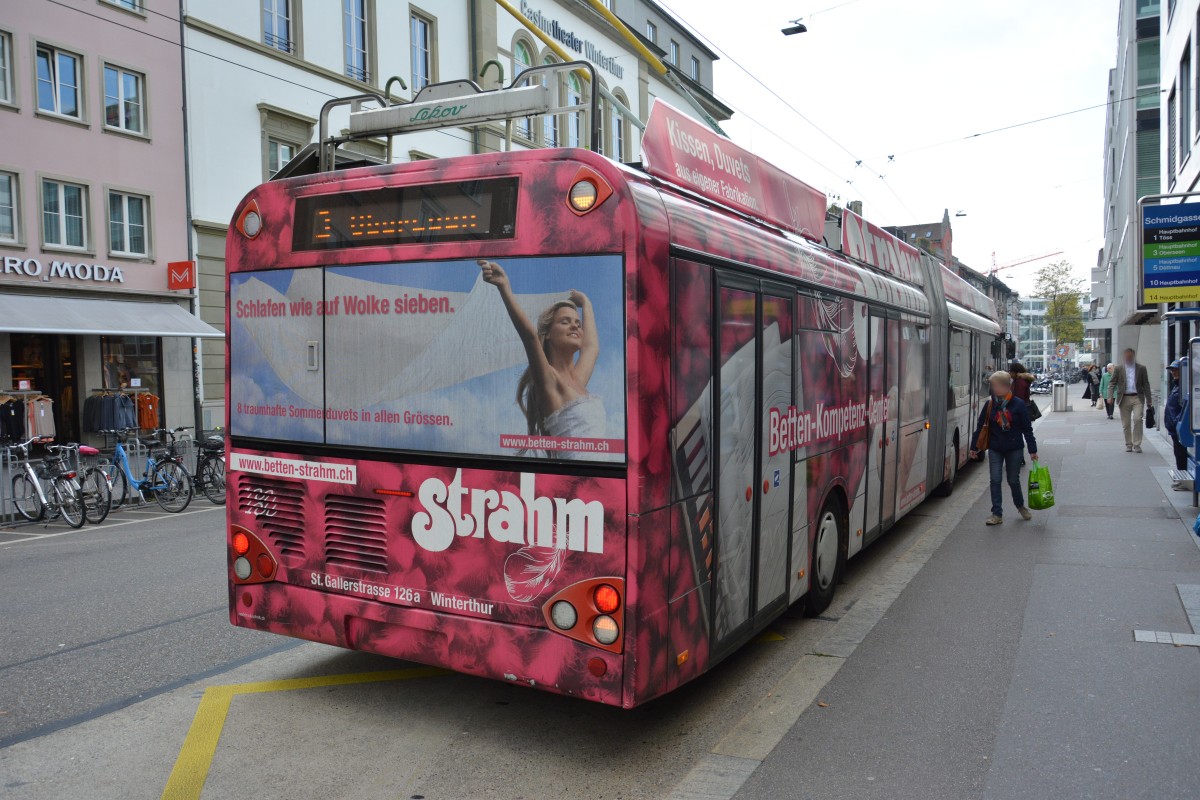 Am 14.10.2015 fährt dieser Solaris Urbino Trollino  180  auf der Linie 3. Aufgenommen in Winterthur Stadthausstrasse.
