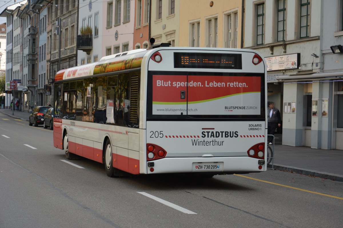 Am 14.10.2015 fährt ZH-730205 auf der Linie 10. Aufgenommen wurde ein Solaris Urbino 12 / Winterthur Stadthausstrasse.
