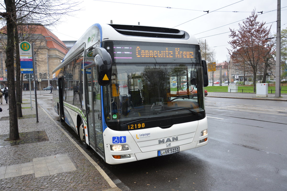 Am 15.04.2016 fährt L-VR 5151 (MAN Lion's City Hybrid) auf der Linie 89 nach Connewitz Kreuz. Aufgenommen an der Haltestelle, Leipzig Goethestraße.
