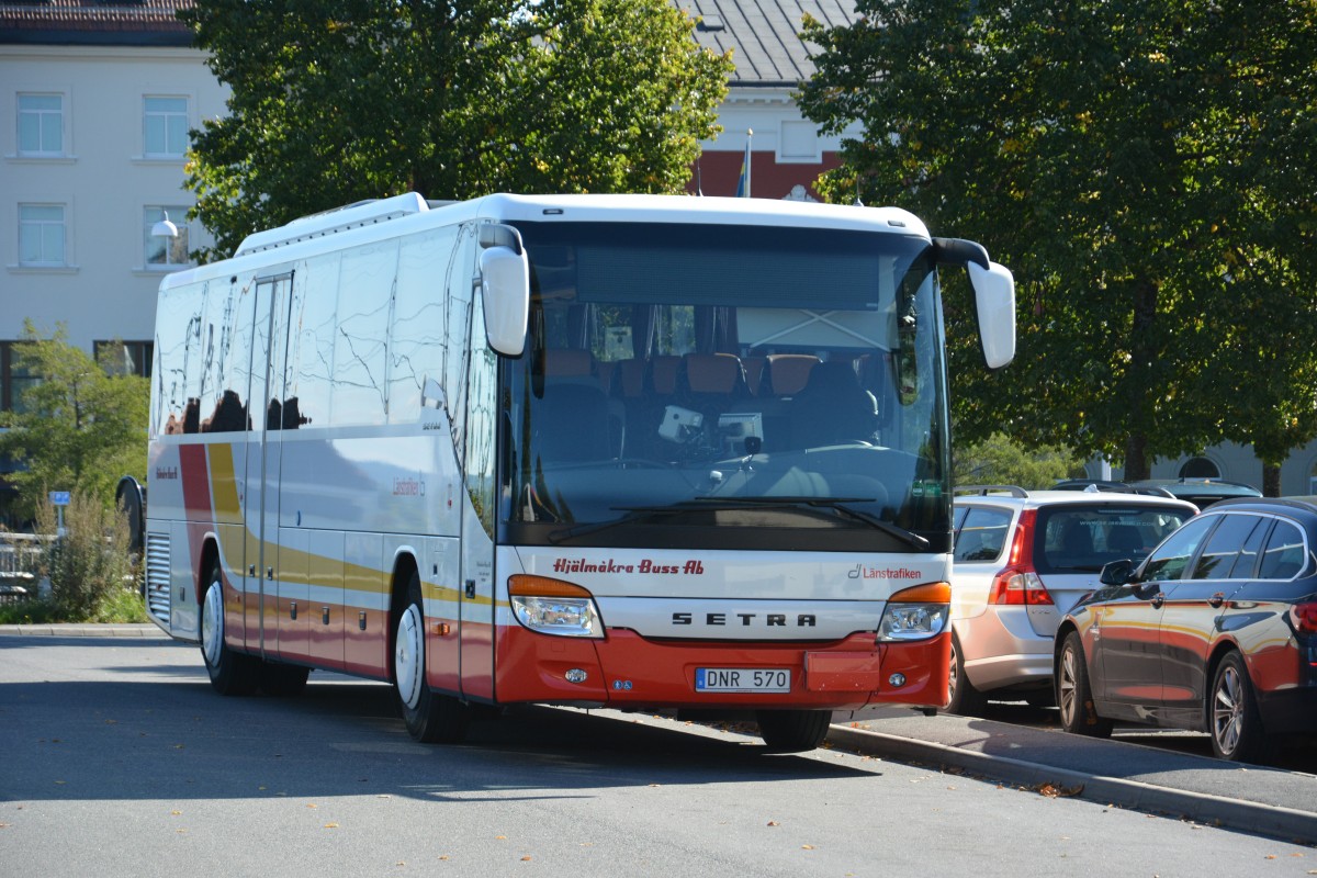 Am 15.09.2014 seht dieser Setra 416 GT mit dem Kennzeichen DNR 570 am Bahnhof Jönköping.