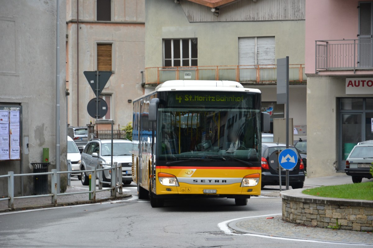 Am 15.10.2015 fährt dieser Setra S 415 NF (GR-102373) durch Chiavenna in Italien.
