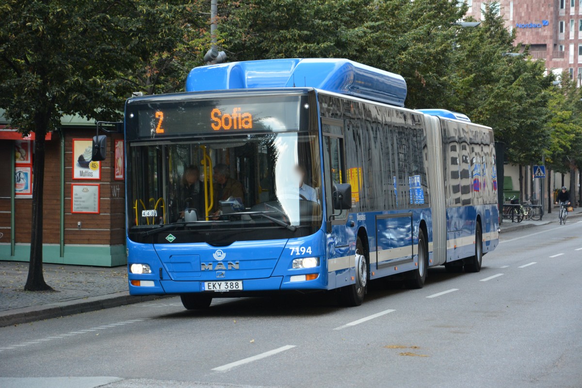 Am 16.09.2014 fhrt EKY 388 (MAN Lion's City CNG) auf der Linie 2 nach Sofia. Aufgenommen in Stockholm.