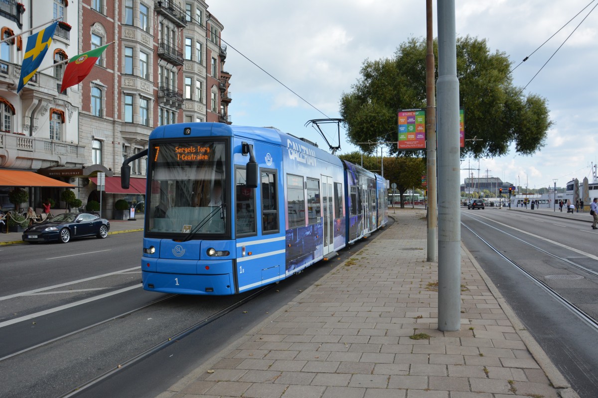 Am 16.09.2014 fhrt diese Niederflurstraenbahn (1) zum Sergels torg.